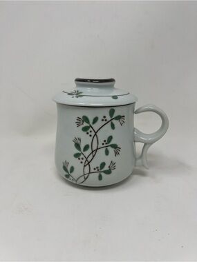 Porcelain Lidded Tea Mug with Green Vine Motif